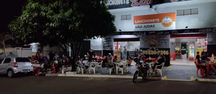 Vendo lanchonete bem localizada , com todos os itens dentro , clientela formada.....