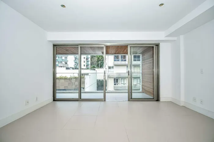 Cobertura Duplex de Luxo no Leblon | 3 Quartos, Piscina Privativa e 2 Vagas!