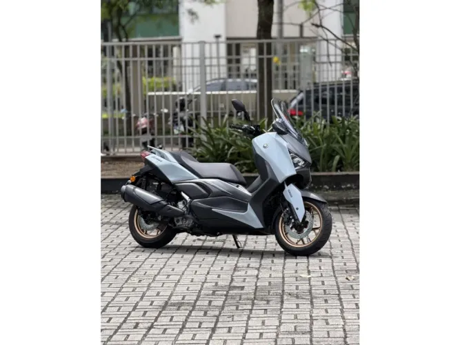 Yamaha Xmax 300 connected abs 2026