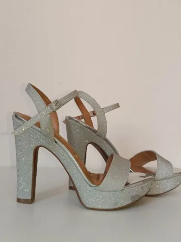 Sandália de Salto Vizzano Prata com Glitter