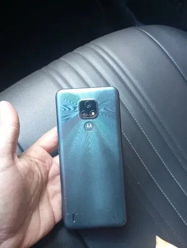 Moto e 7 64 g so um pouco Trincado mas tela original