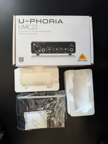 Interface de áudio Behringer UMC22