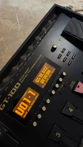 Pedaleira BOSS GT-100 (GT100) Impecável + Hard Case