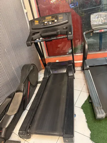 Esteiras de academia profissional 