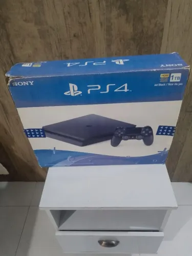 Caixa PS4 completa