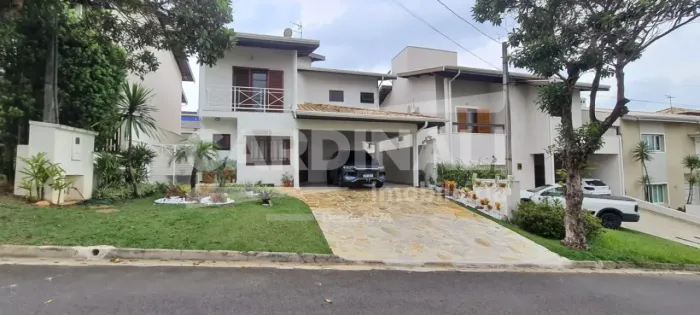 Casa à Venda - Condomínio Vivenda das Quaresmeiras