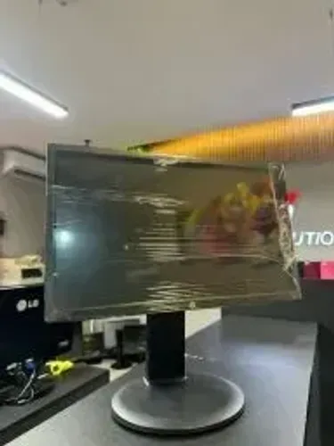 Monitor HP 18" com Base Regulável | Acompanha Nota Fiscal | Parcelamos no Cartão