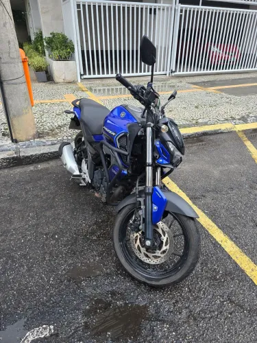 Moto Yamaha FZ15 2023