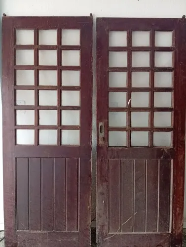 Porta de correr 3x2.10 conservada toda completa com vidros e alizar o por 1.800,00 