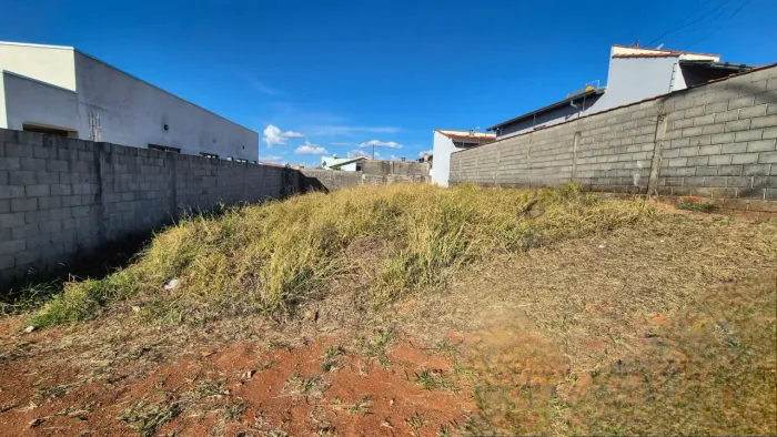 Imóvel para venda tem 300 metros quadrados em Jardim Floresta - Pouso Alegre - MG