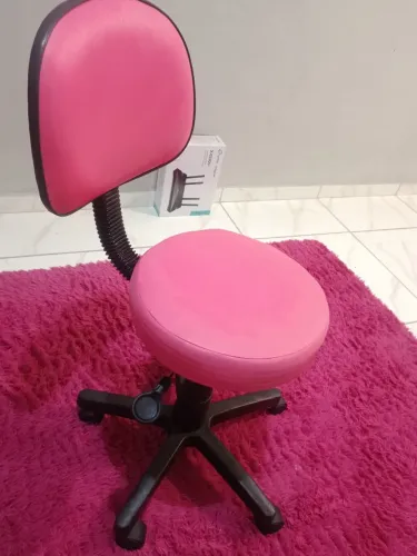 Cadeira Mocho Profissional Giratória Rosa -Usada em excelente estado