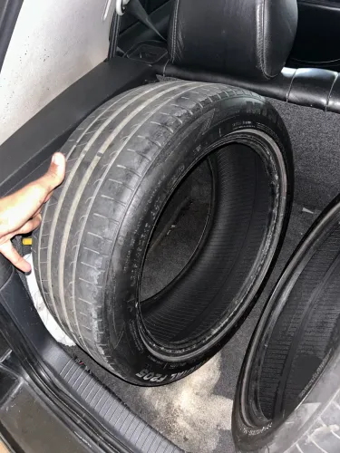 Vendo pneu 17 225/45 