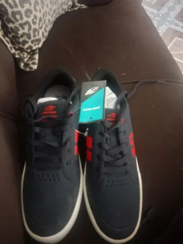 Vende-se tênis casual Mormaii Urban Stripe 3, nunca usado com caixa e tudo