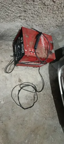 Máquina solda st 250 antiga. Leia..