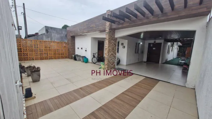 Casa com 3 dormitórios sendo 1 suíte em Condomínio Fechado no Bairro de Jardim Petrópolis 