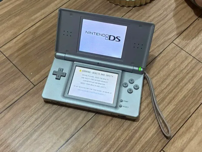 Nintendo DS Lite cinza