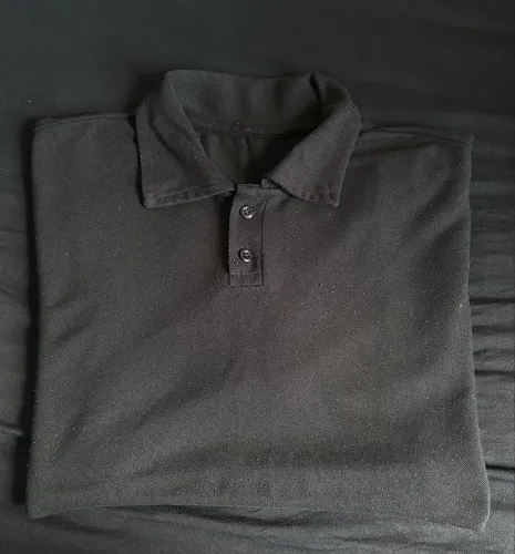camiseta polo preta TAM G