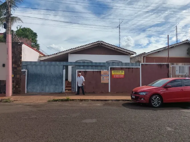 Vende-se casa de 04 qrts, 02 suites= lote 360mts.