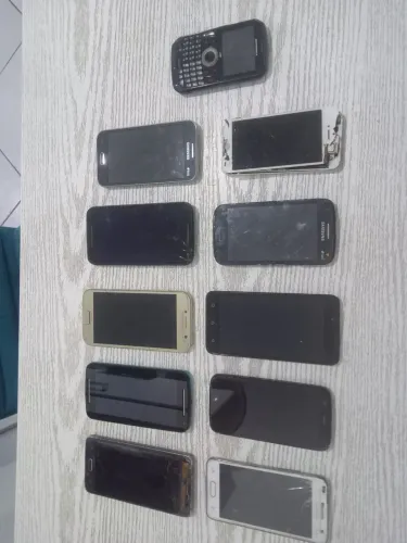 LOTE de 11 CELULARES COM DEFEITO