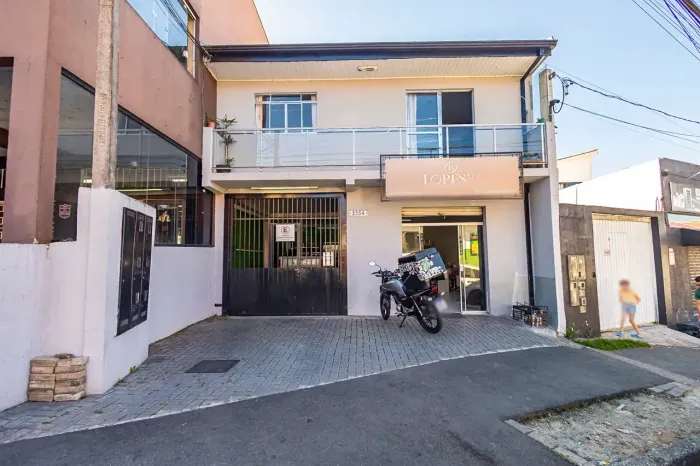 Sobrado para venda com 310 metros quadrados com 6 quartos em Campo Comprido - Curitiba - P