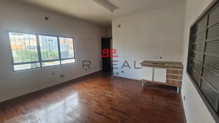 Barracão para aluguel e venda com 600 m² no Jardim José Kalil, Bauru - SP