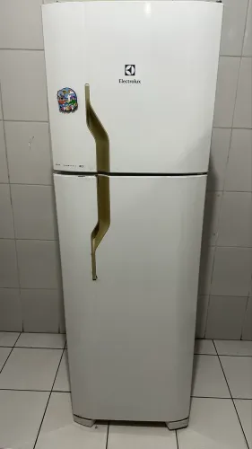 Geladeira Electrolux 260l novinha