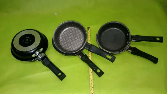 3 Omeleteiras Duplas Antiaderentes - Usadas R$20 cada