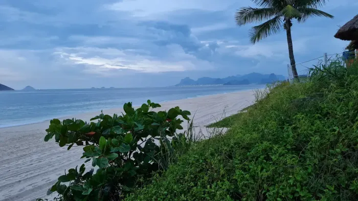 Sobrado para aluguel tem 150 metros quadrados com 3 quartos em Camboinhas - Niterói - RJ
