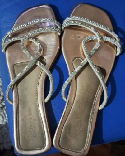 Vendo esta Sandália tamanho 36