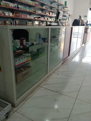 Balcão em vidro e mdf