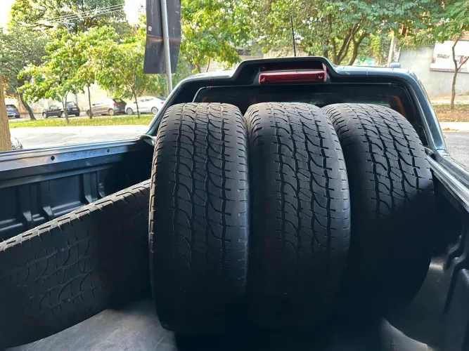 Vende-se 4 pneus Michelin 265/60r18 ltx force 