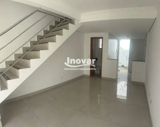 Casa Duplex à Venda no Piratininga  2 Suítes, Área Externa e ITBI Grátis