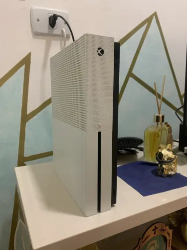 XBOX ONE S COM CAIXA