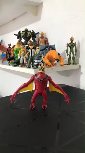 Boneco Arraiajato Ben 10 Original Bandai