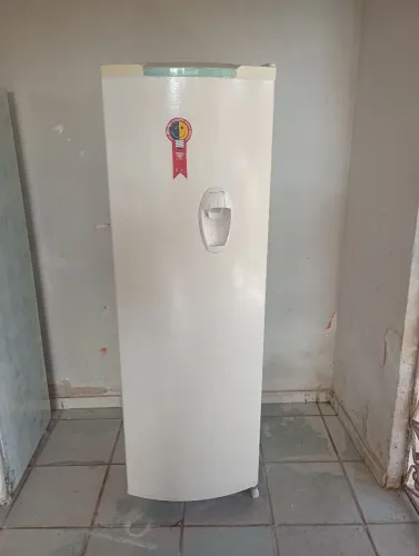 Refrigerador Consul com Dispenser água em ótimo estado 750