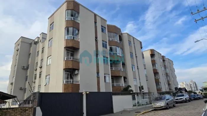 Apartamento com 3 dorm, 100m² privativos em Capoeiras, Florianópolis.