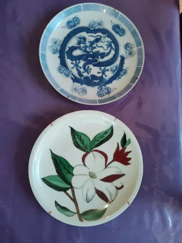 Pratos de parede em louça 