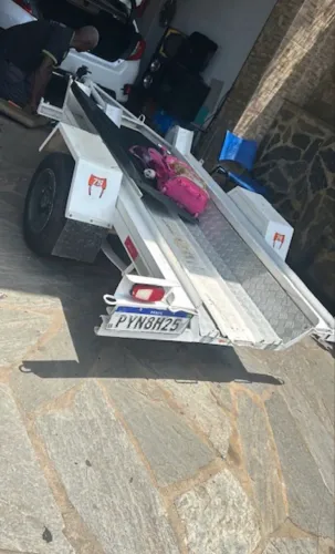 Carretinha para três motos