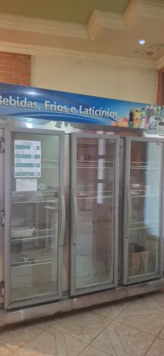 Frise expositou 3 portas