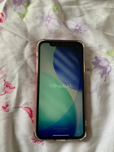 iPhone 11 - Vermelho (64GB) + capinhas