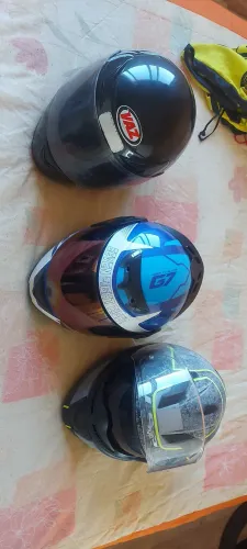 3 capacetes pelo preço de 1