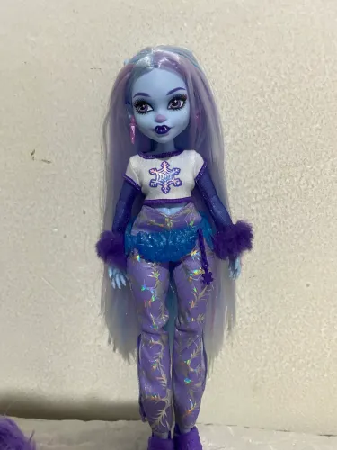 Monster High Abby incompleta versão cabelão