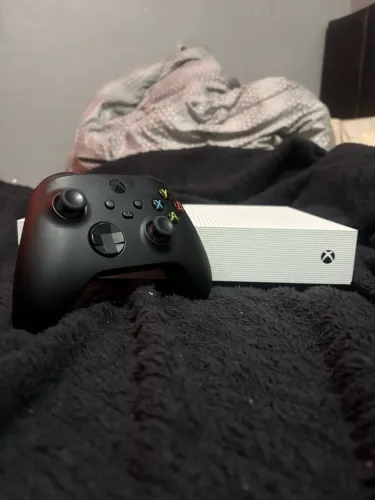 Xbox one s com controle de series s