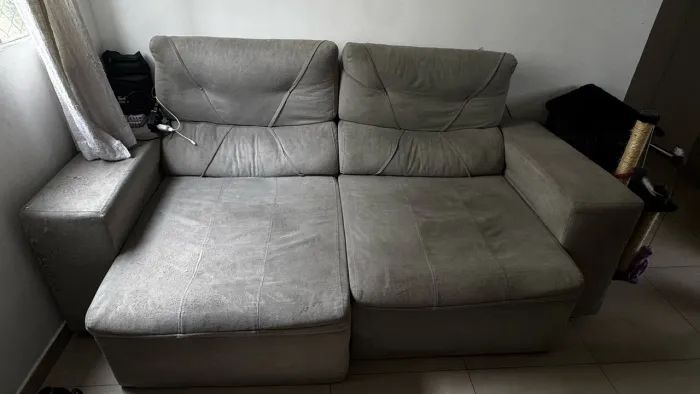 Sofa cinza retrátil