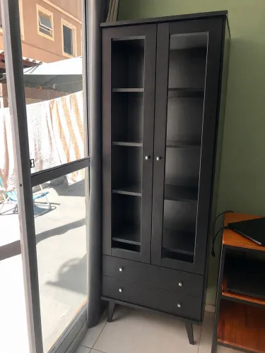 Vendo cristaleira de madeira (mdf) usada, super conservada!!!