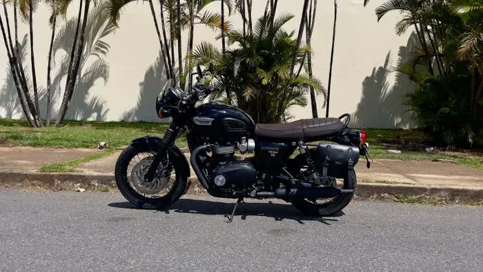 TRIUMPH BONNEVILLE T120 BLACK 1200cc 16/17