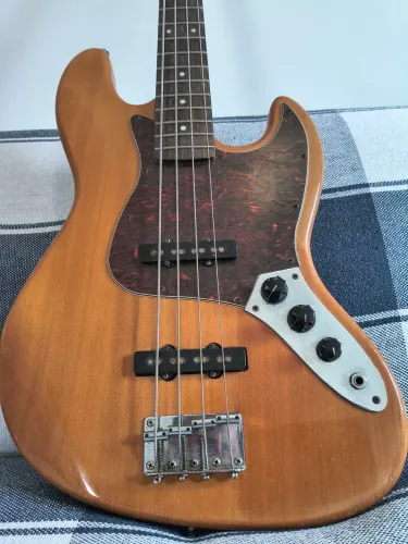 Baixo Squier Jazz Bass California Series
