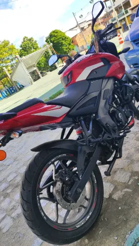 Bajaj dominar top