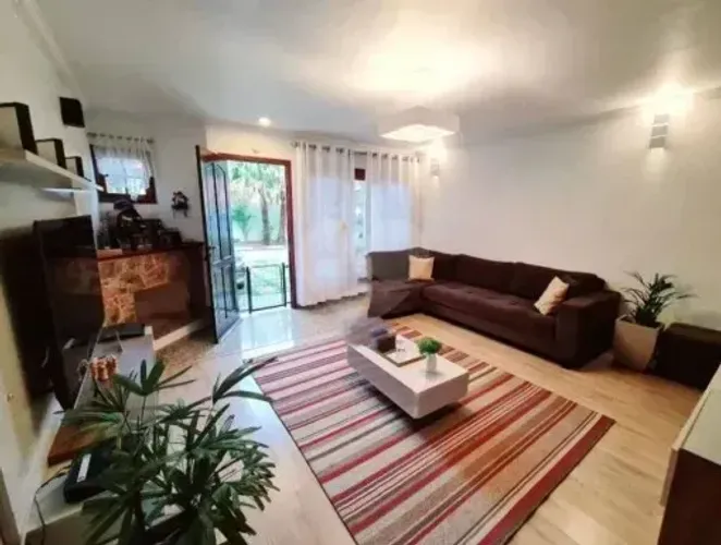 Sobrado em Condominio Fechado à Venda 110m² - 3 Dormitórios (1 Suíte) - 2 Vagas - Horto Fl