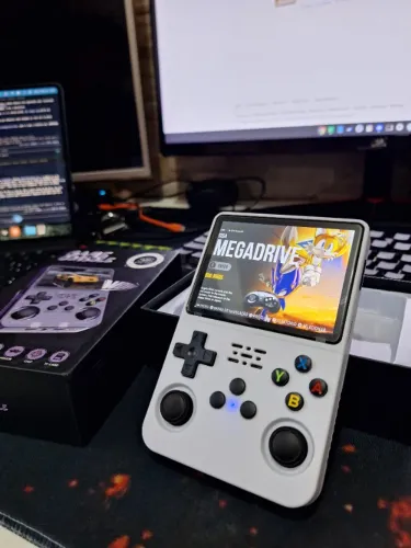 Console Retrô Portátil R36S NOVO - 64GB